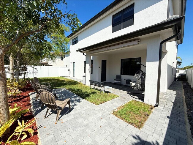 Building Photo - 17410 SW 46th St