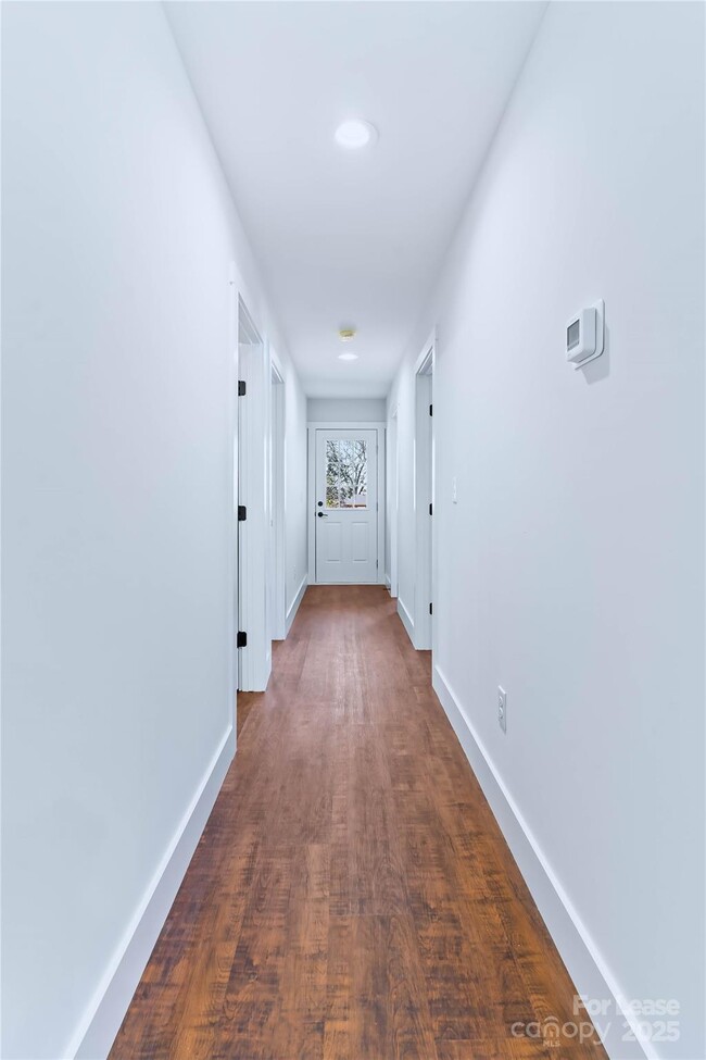 Building Photo - 931 N Granard St