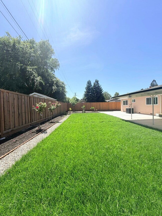 Building Photo - 7622 Oxbow Ln