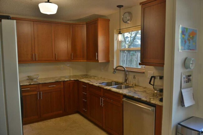 Building Photo - 260 Dominica Cir W