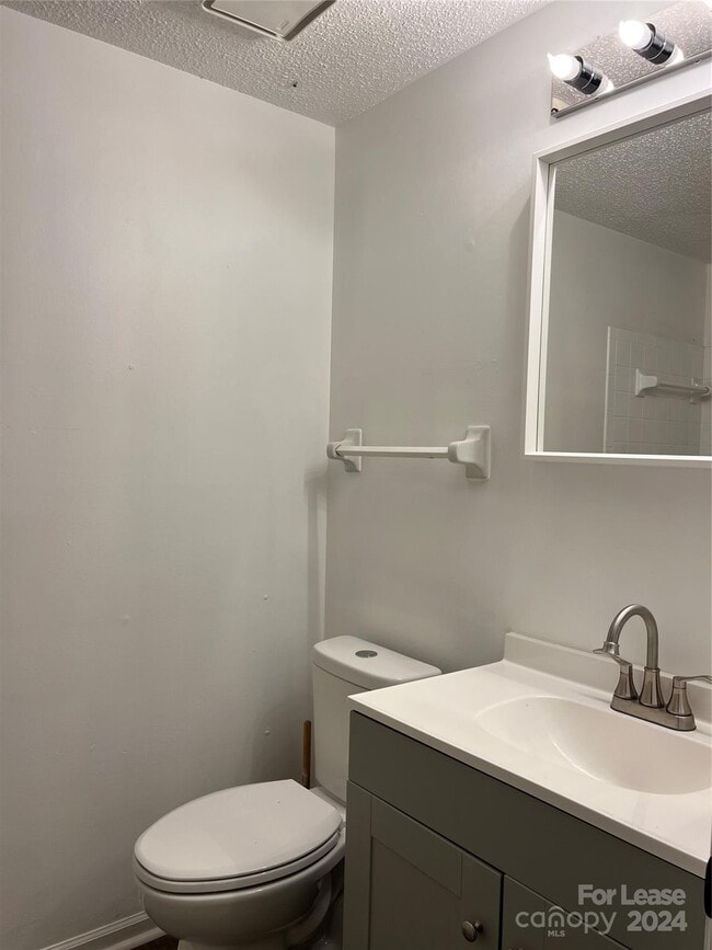 Building Photo - 1600 Arlyn Cir