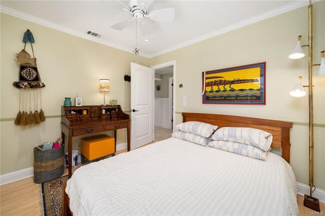 Building Photo - 3bd/2ba House w/ Two Car Garage and CLOSE to Laguna Middle School