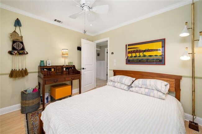 Building Photo - Pet Friendly 3bd/2ba House w/ Two Car Garage and CLOSE to Laguna Middle School
