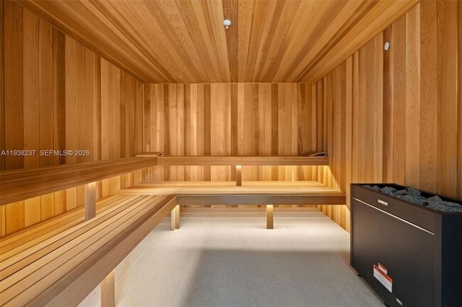 Building Photo - 700 NE 24th St