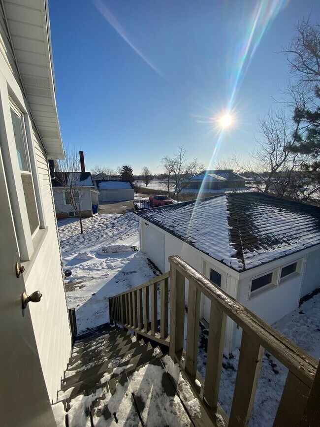 Building Photo - 2409 Omro Rd