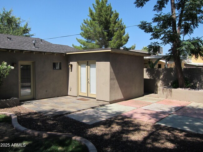 Building Photo - 3807 E Devonshire Ave