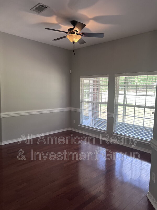 Building Photo - 105 Par Ct