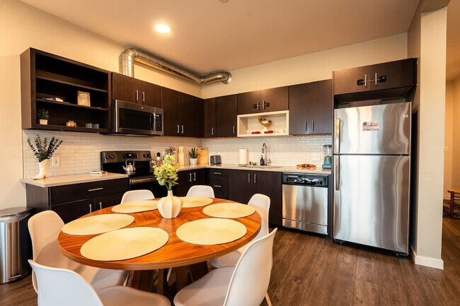 Building Photo - 1229 W 1st Ave