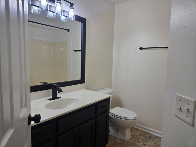 Building Photo - 118 Shady Maple Dr