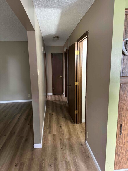 Building Photo - 504 8th Ave W