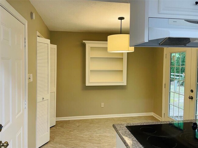 Building Photo - 3410 Mission Viejo Dr