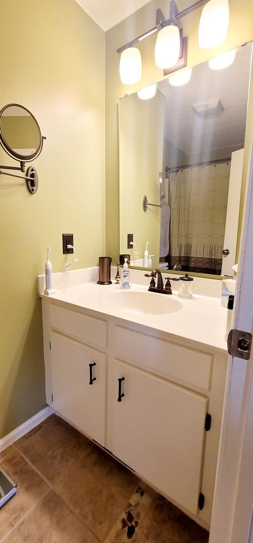 Building Photo - Spacious 2-Bedroom, 2.5-Bath Townhouse – C...