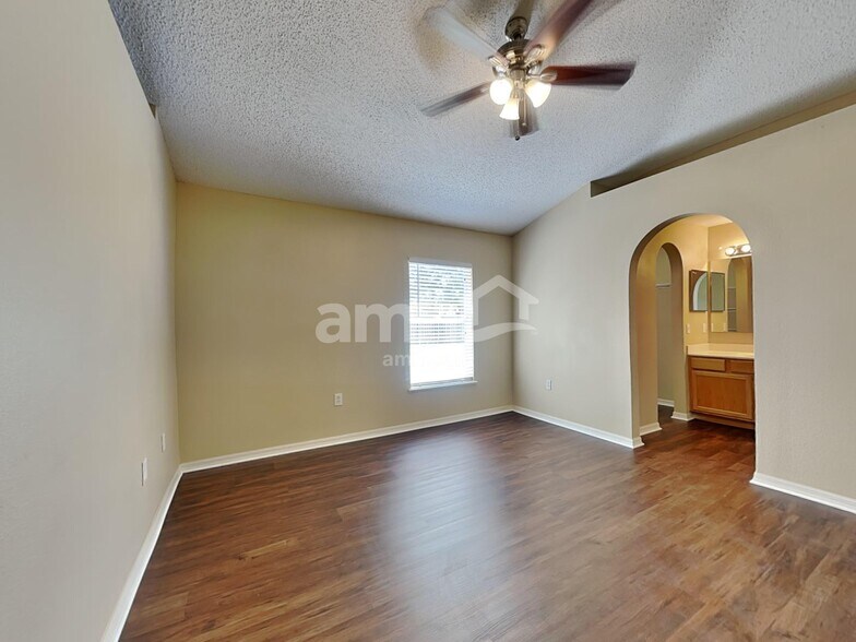 Building Photo - 11527 Ivy Flower Loop