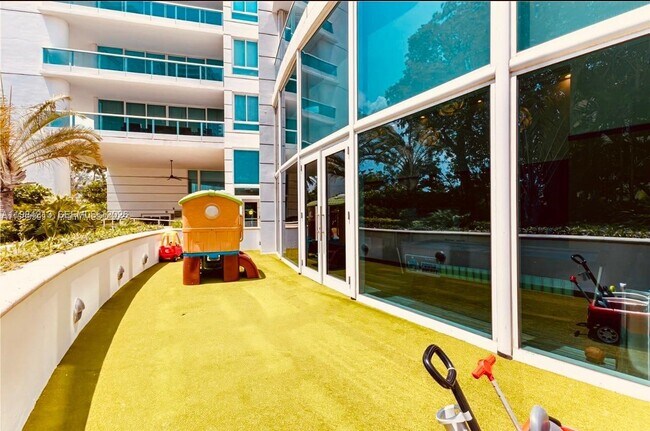 Building Photo - 2127 Brickell Ave