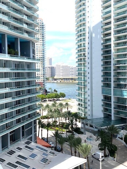 Building Photo - 170 SE 14th St