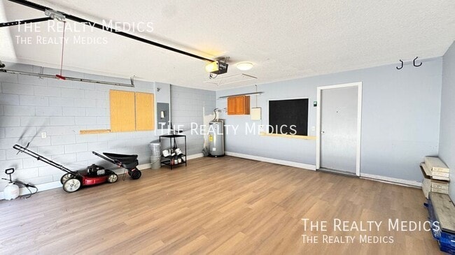 Building Photo - 1040 Elderberry Dr
