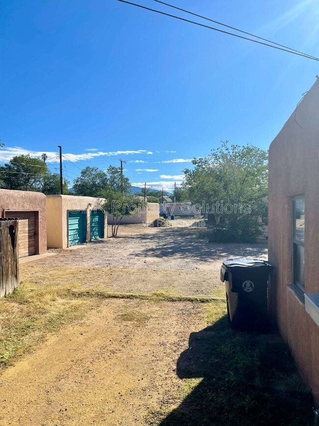 Building Photo - 3531 Ross Ave SE