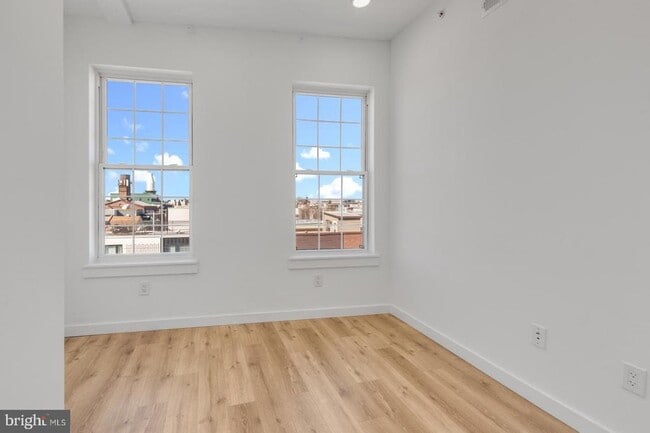 Building Photo - 2045 Trenton Ave