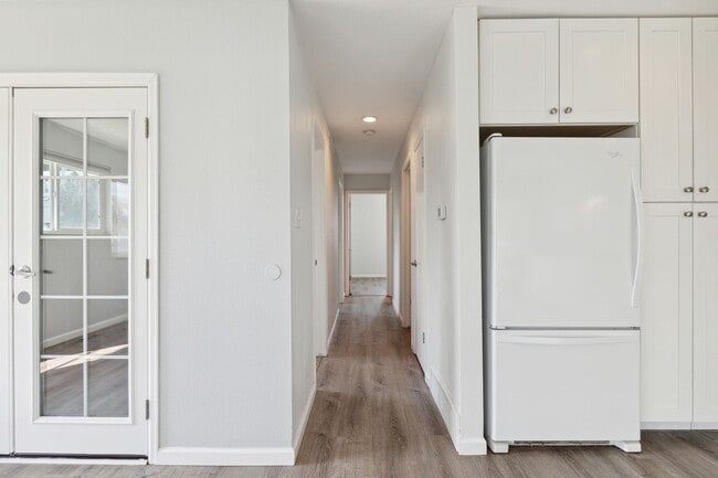 Building Photo - Beautifully Renovated 3bed / 2bath in PRIM...