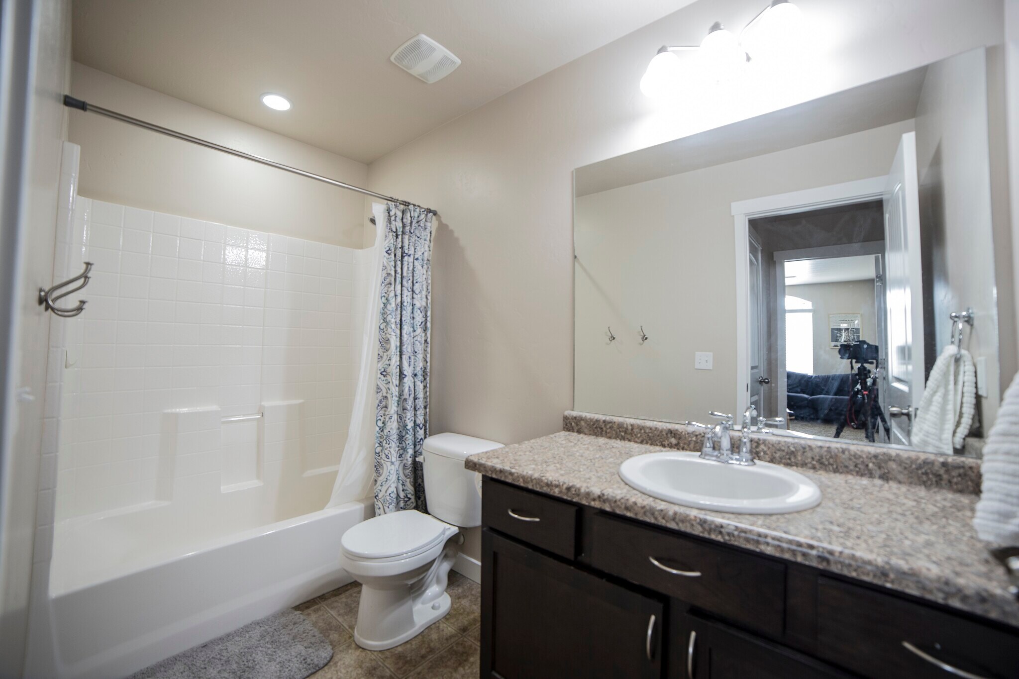 Building Photo - 2666 W Cottonwood Dr