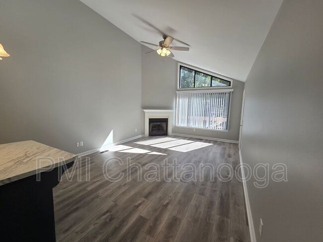 Building Photo - 3717 Crestview Pl