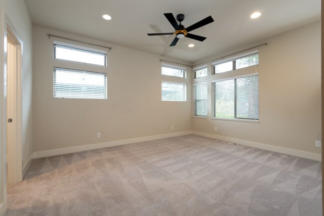 Building Photo - 4077 233rd Pl SE