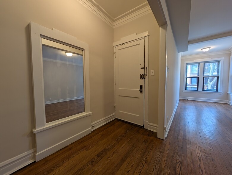 Building Photo - 2638 N Milwaukee Ave