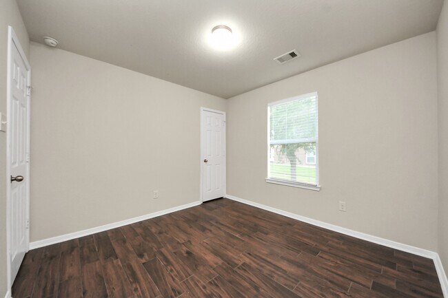 Building Photo - 6802 Level Pond Ln