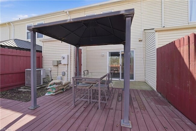 Building Photo - 1328 Mill Lake Quarter