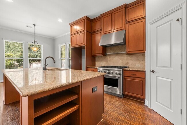 Building Photo - 161 Riverbend Way