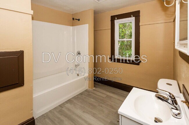 Building Photo - 1148 E 176th St