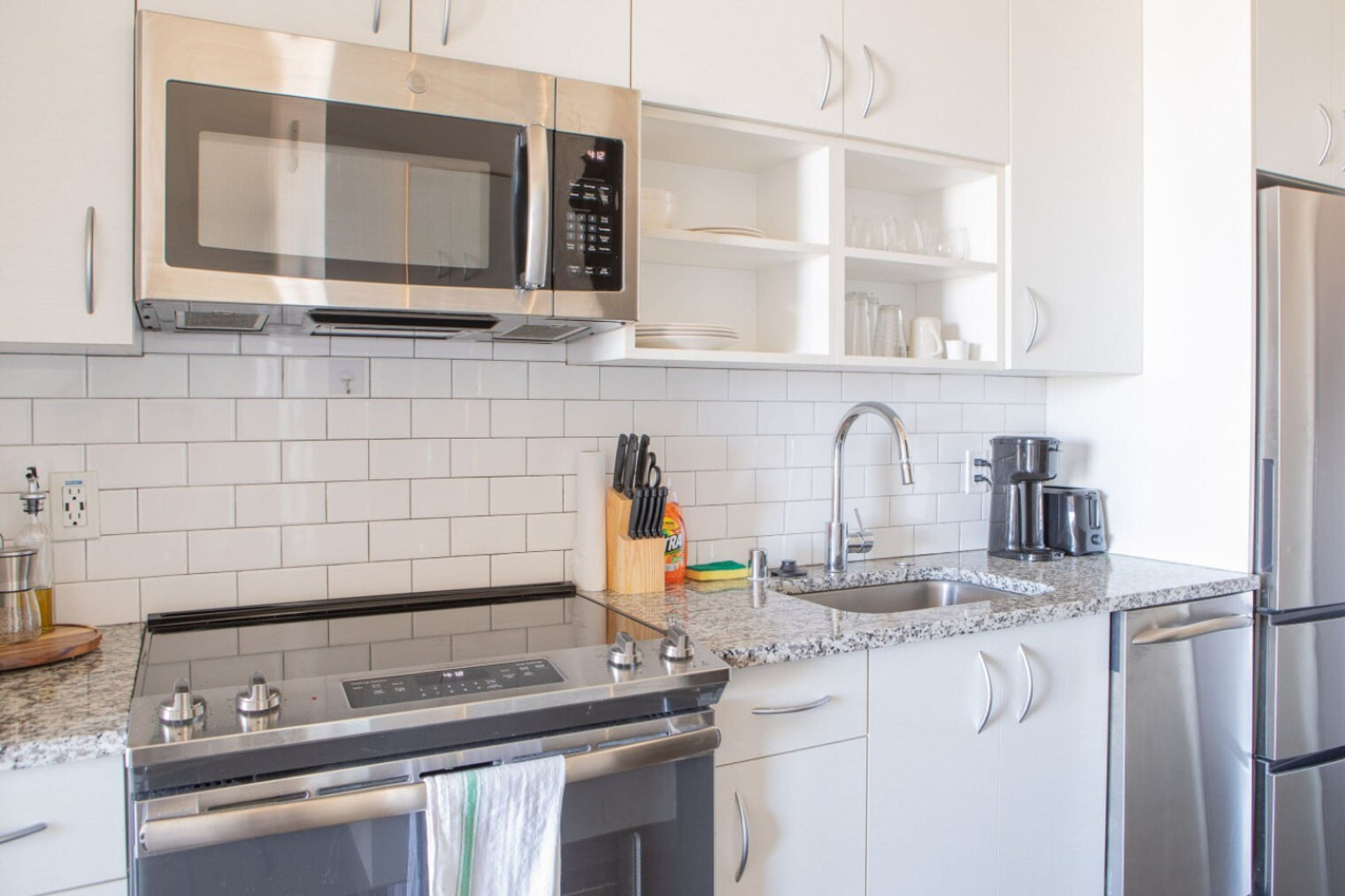 Building Photo - 1840 N Farwell Ave