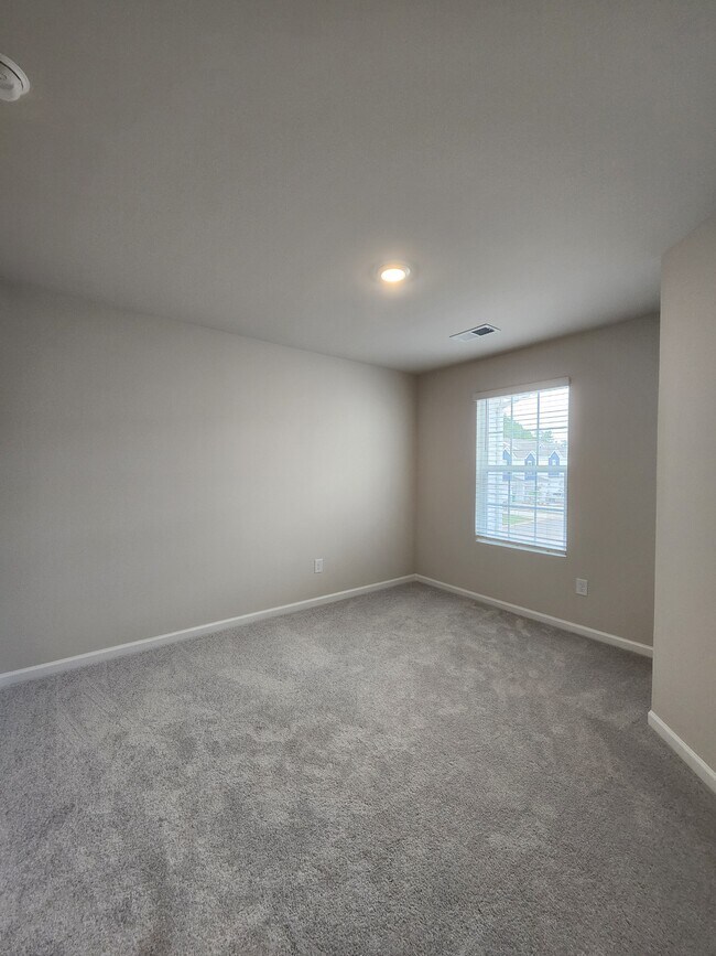 Building Photo - 723 Peyden Ln