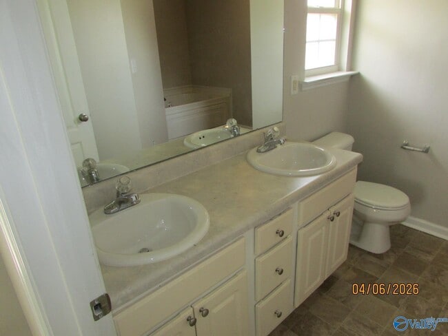 Building Photo - 226 Shadow Ct SW