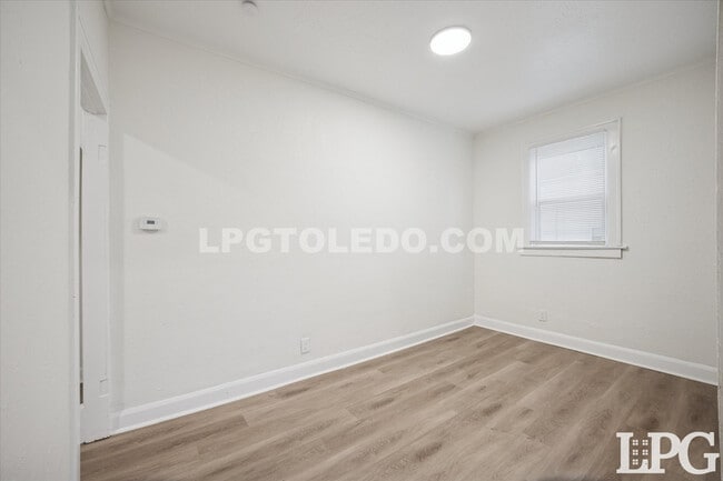 Building Photo - 950 Oak St