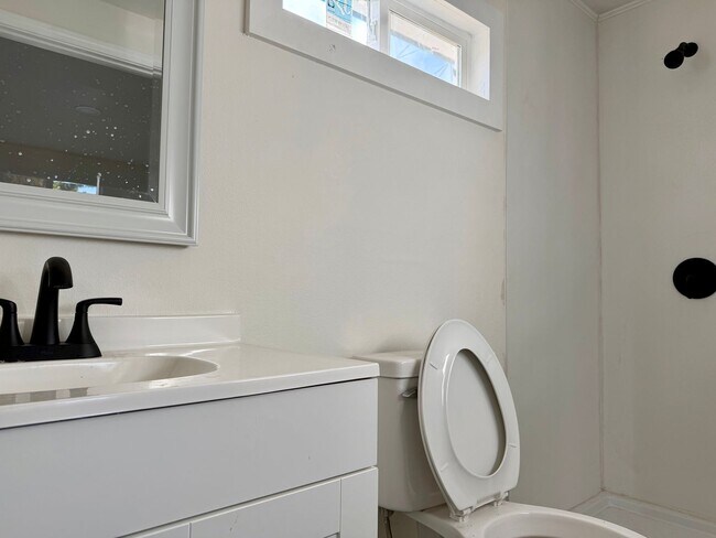 Building Photo - 220 S K St