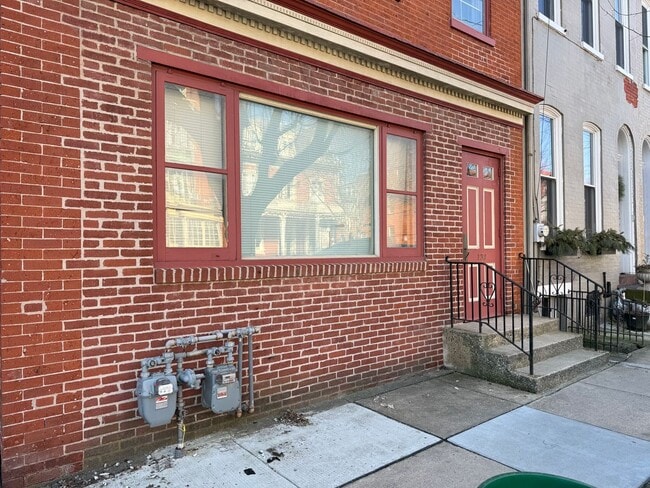 Building Photo - 132 E Lemon St