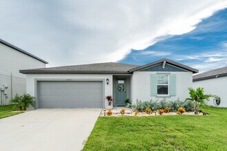 Building Photo - Spacious & Beautifully designed 4 Bedroom/...