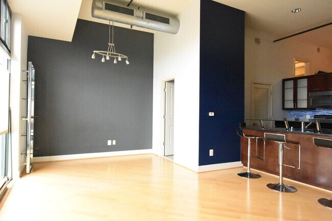 Building Photo - Chic, Contemporary 1 BD 1.5 BA Condo in the Mount Pleasant neighborhood of NW DC!!