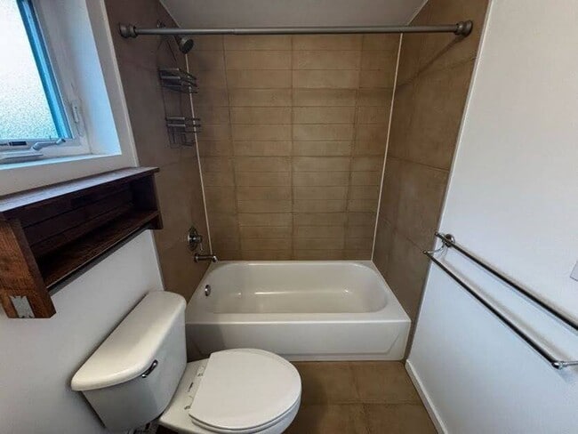 Building Photo - Modern Townhome For Lease Near Columbia City | 2 Bed | 2.5 Bath | A/C | Covered Parking