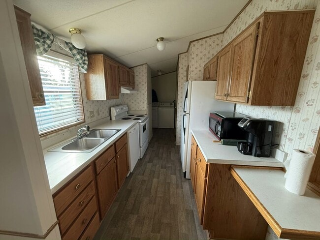 Building Photo - 7246 FL-44