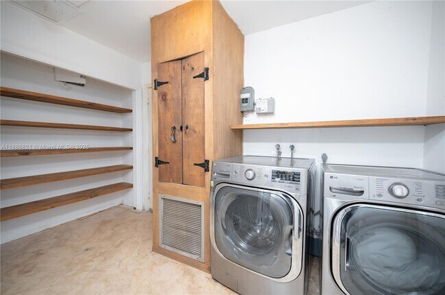 Building Photo - 9881 SW 1st Ct