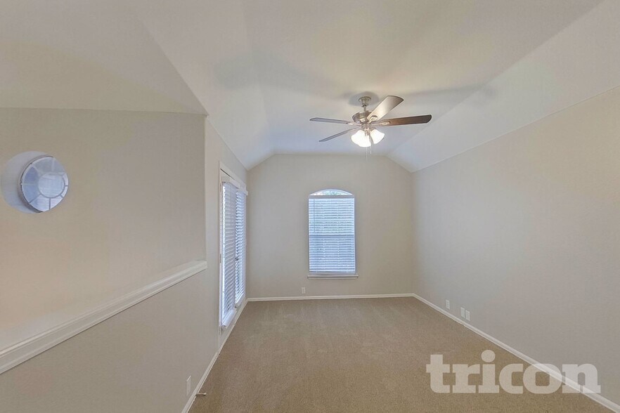 Building Photo - 2811 S Serrano