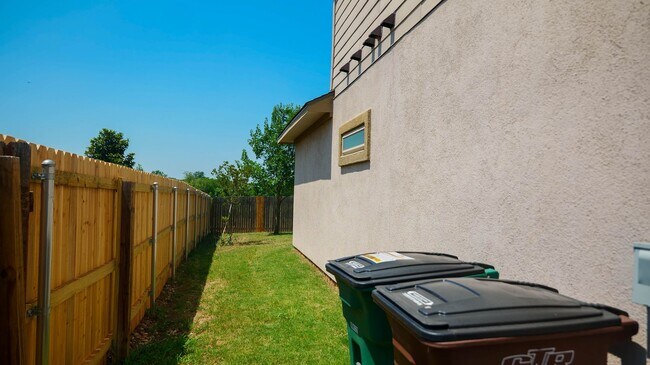 Building Photo - Spacious 5 Bedroom Home in Reserve at Westcreek