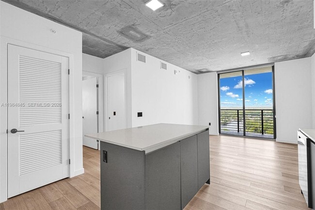 Building Photo - 307 SW 5th St