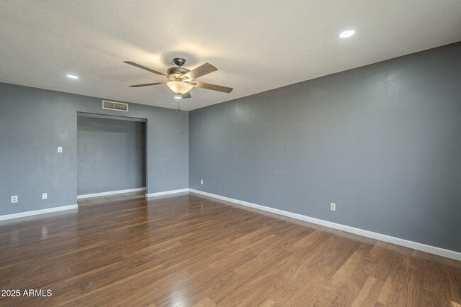 Building Photo - 3236 S Kenwood Ln