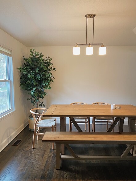 Dining Area-1 - 1131 NE Oak Tree Dr
