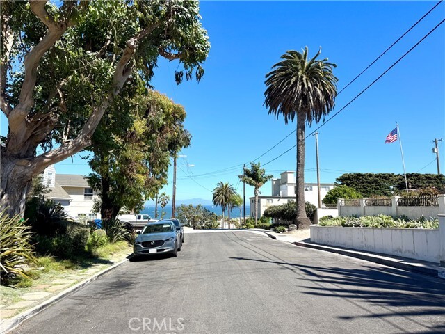 Building Photo - 450 W 38th St