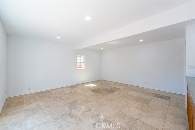 Building Photo - 1305 Oak Ave