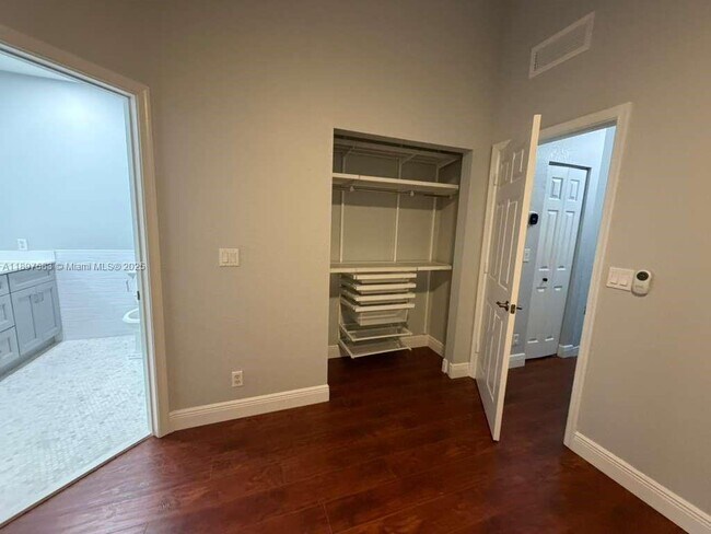 Building Photo - 1737 Carvelle Dr